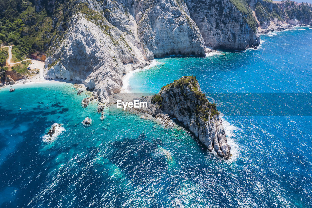 HIGH ANGLE VIEW OF ROCKS AT SEA SHORE