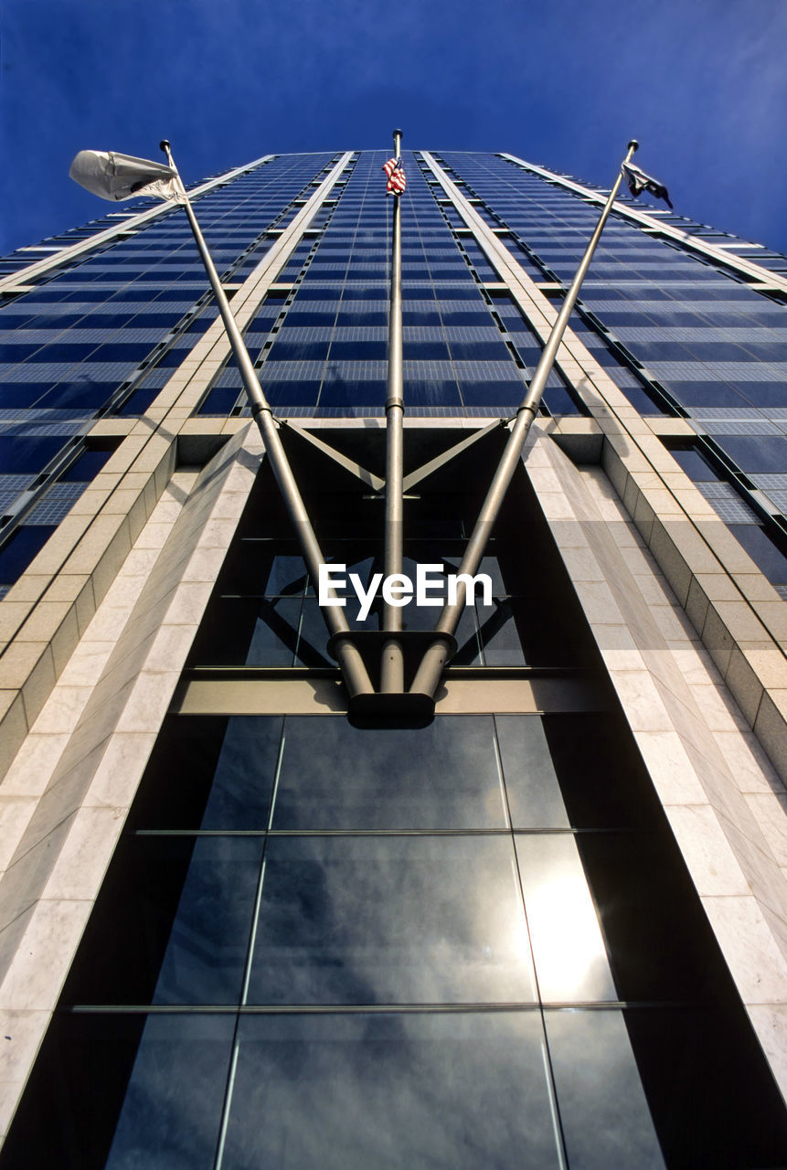 LOW ANGLE VIEW OF MODERN BUILDING AGAINST SKY