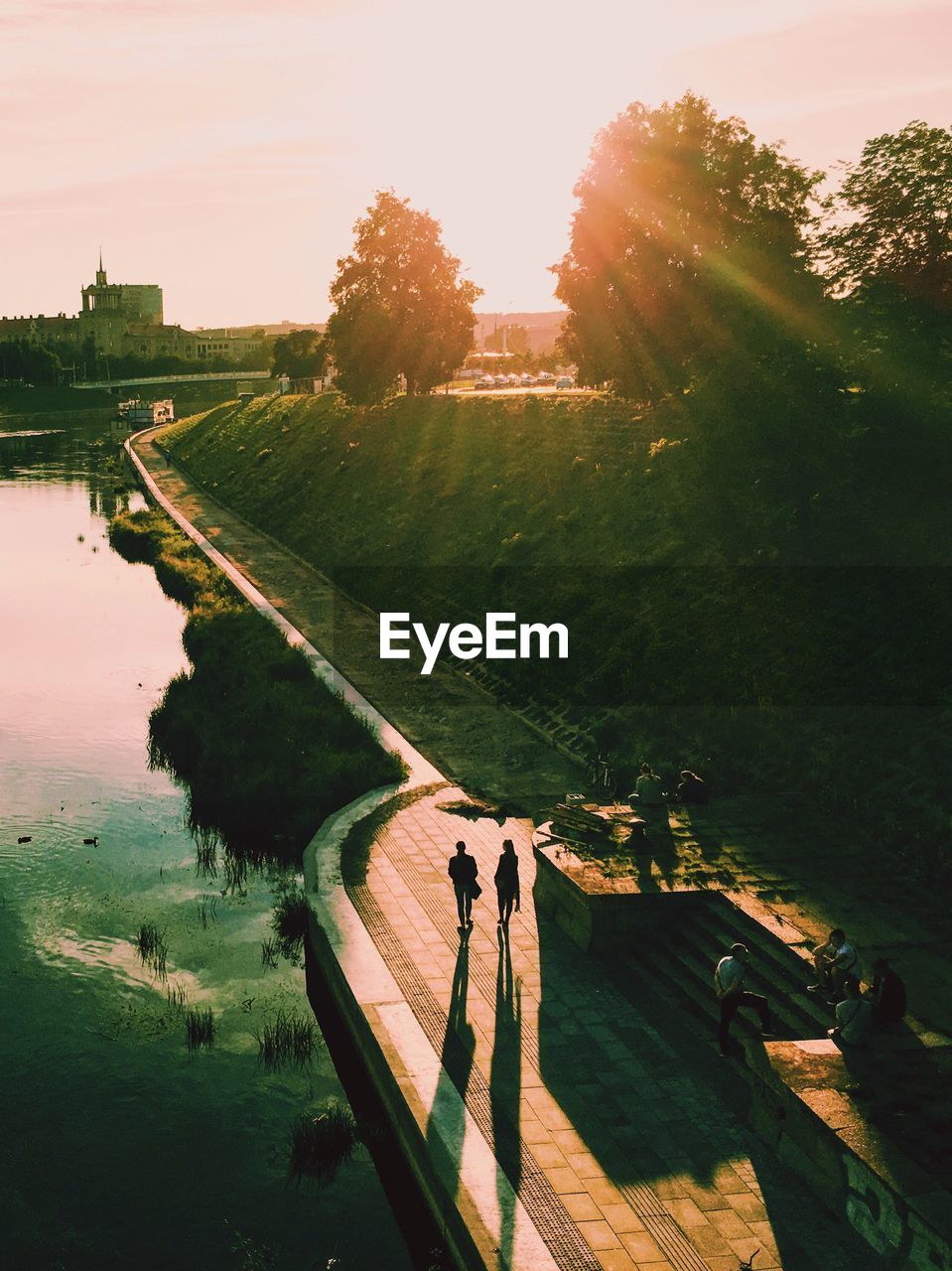 HIGH ANGLE VIEW OF PEOPLE STANDING ON RIVERBANK