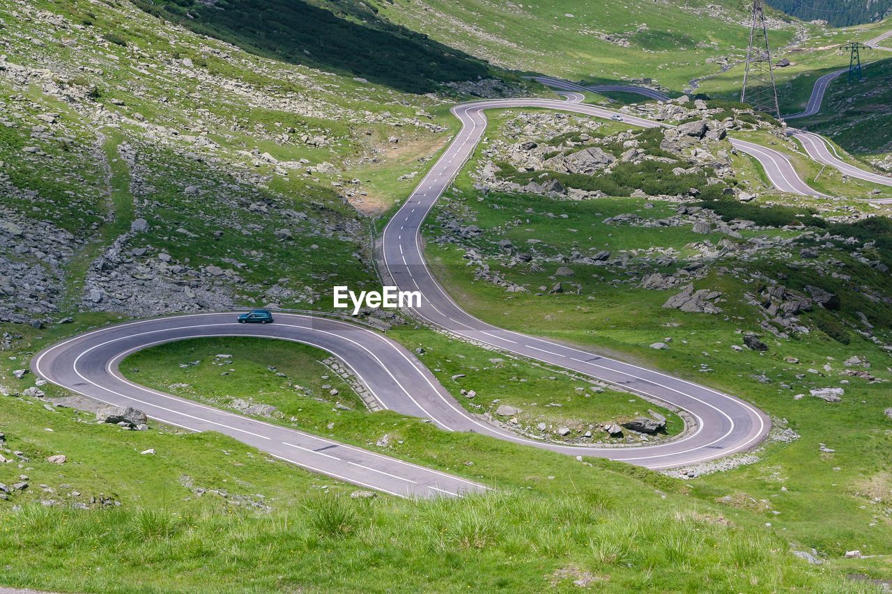 HIGH ANGLE VIEW OF CARS ON ROAD