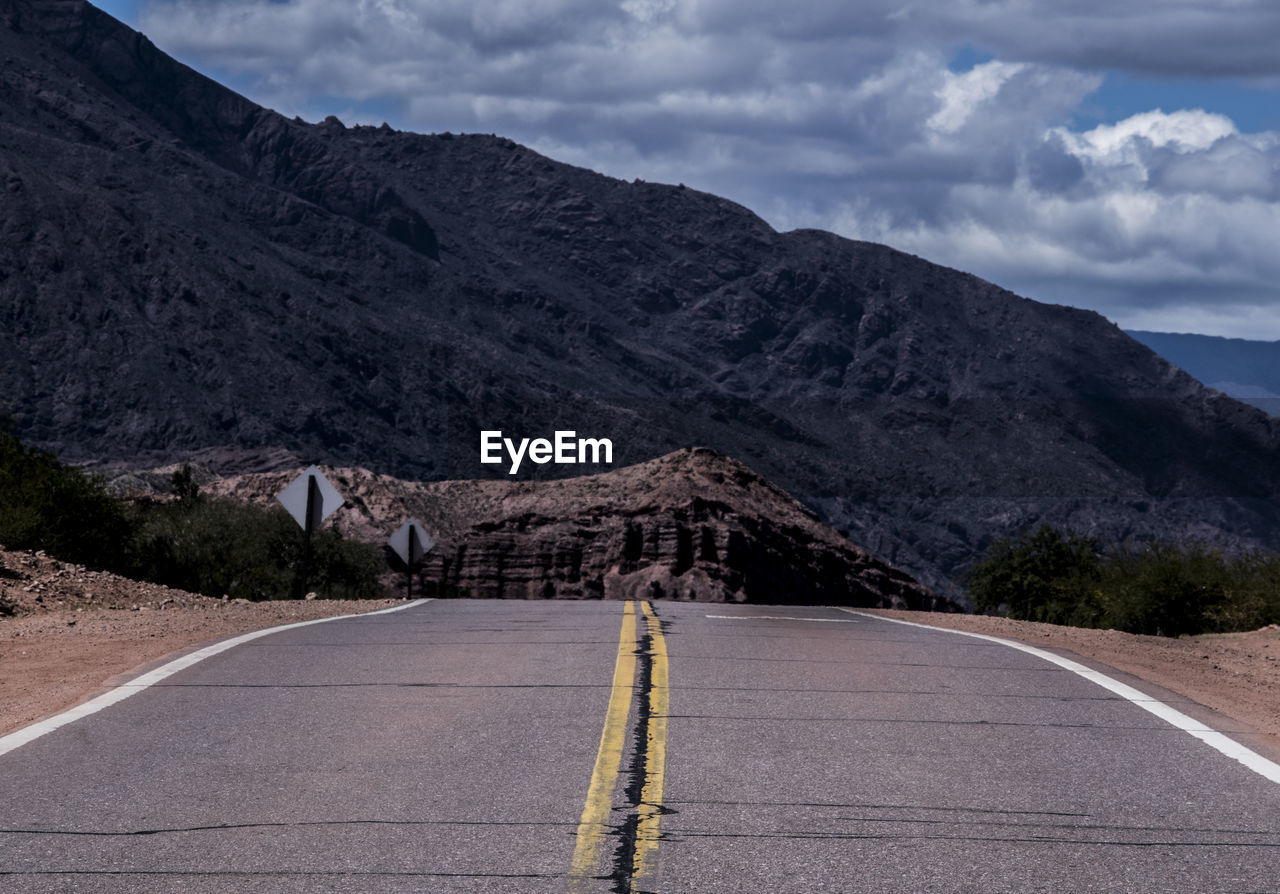 ROAD LEADING TOWARDS MOUNTAINS