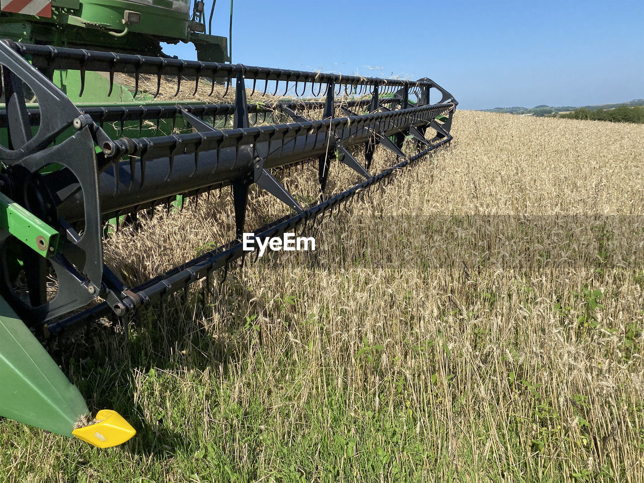 VIEW OF AGRICULTURAL MACHINERY ON FIELD