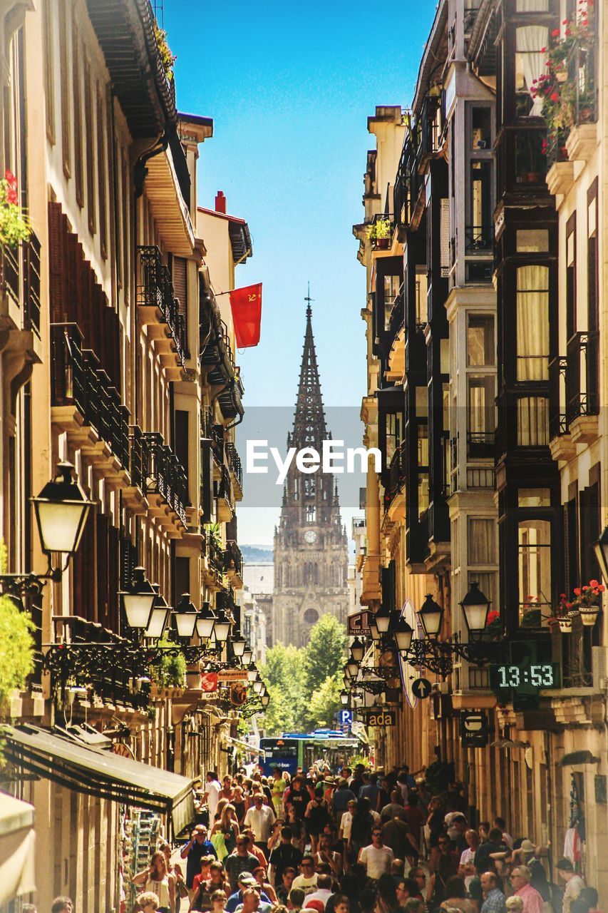 LOW ANGLE VIEW OF BUILDINGS AGAINST SKY