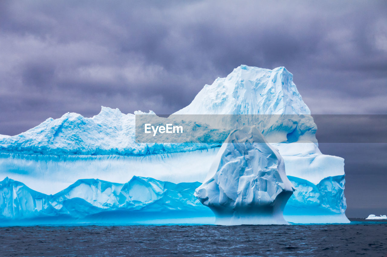 SCENIC VIEW OF FROZEN SEA AGAINST SNOWCAPPED MOUNTAIN