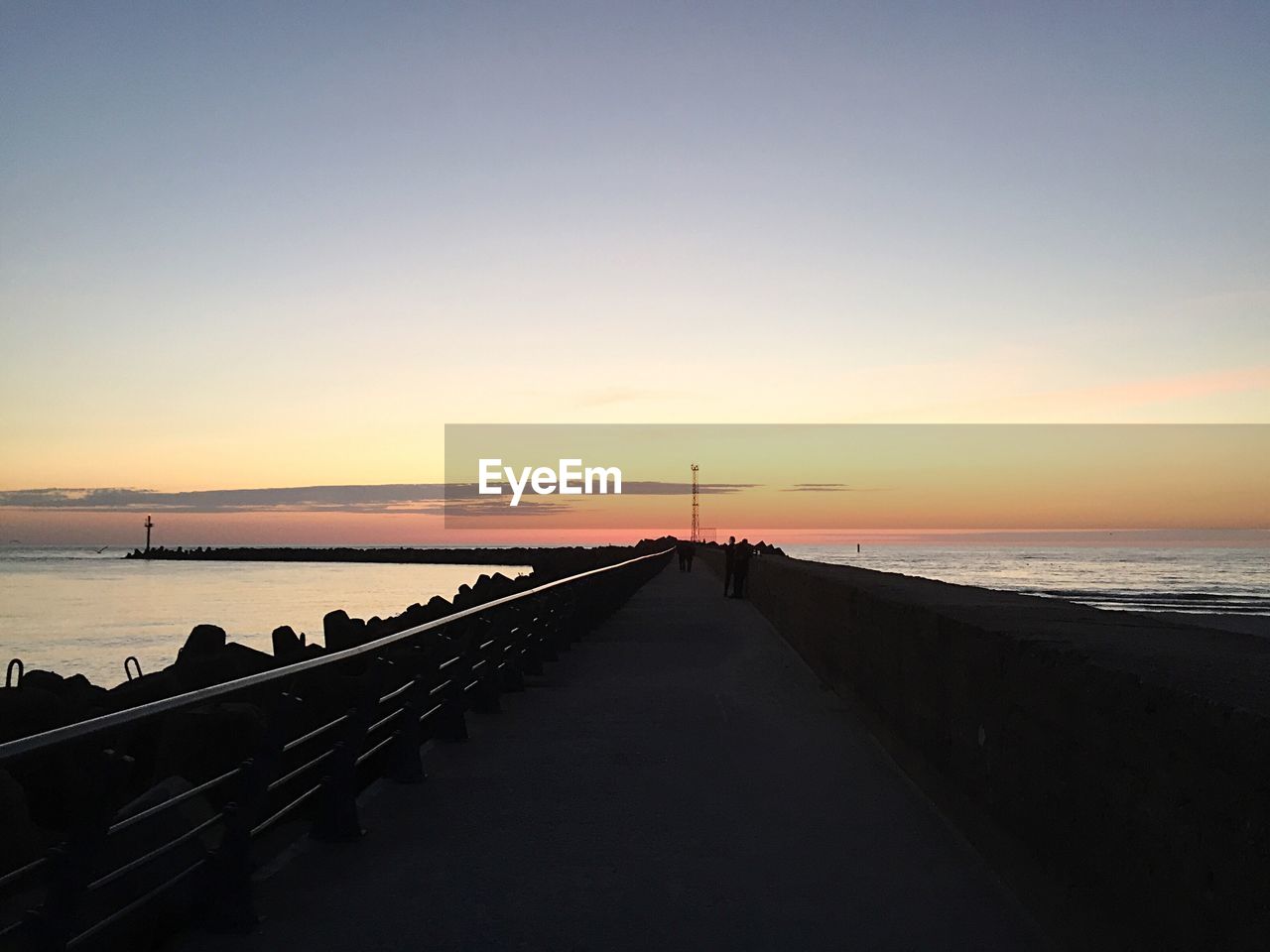 PANORAMIC VIEW OF SEA AGAINST SKY DURING SUNSET