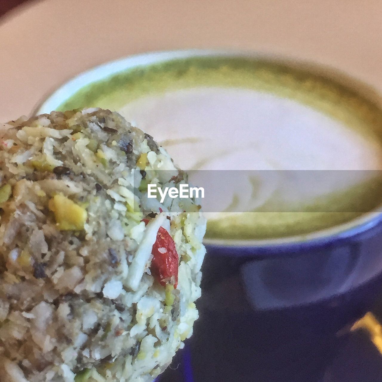 CLOSE-UP OF FOOD ON PLATE