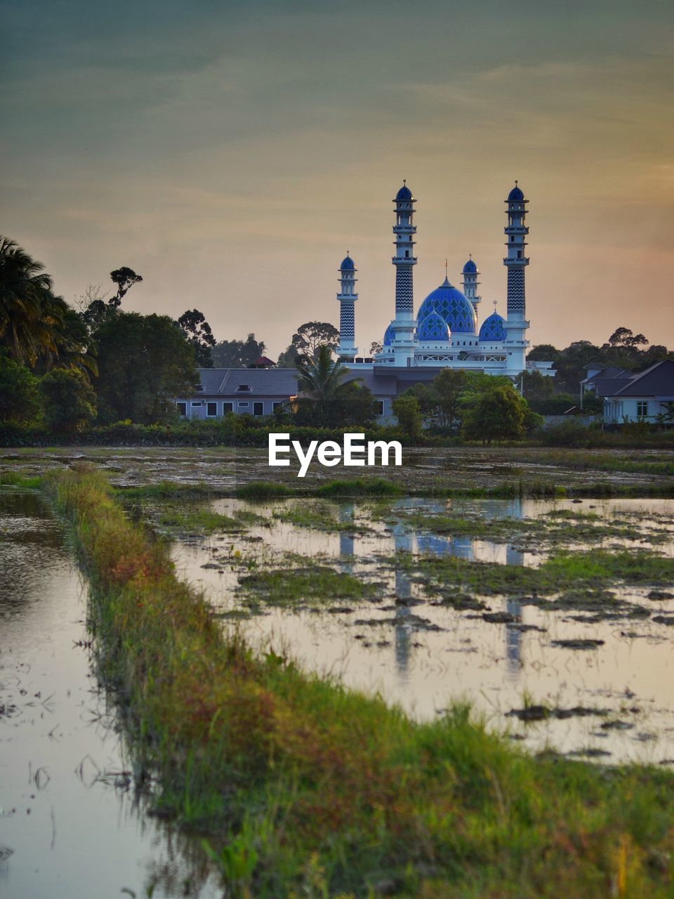 A picture of masjid kubang batang, or mosque kubang batang in tumpat kelantan during sunrise. 