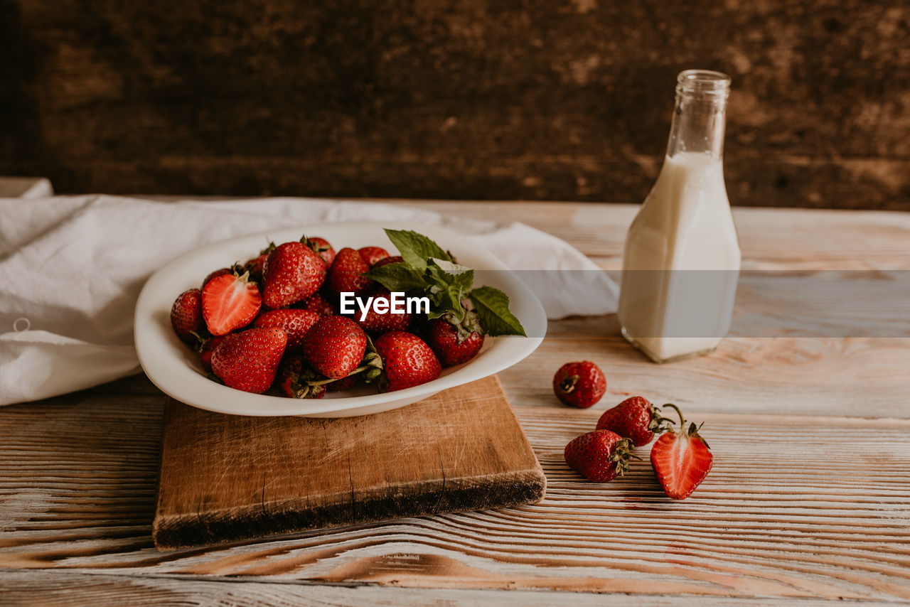 close-up of strawberries in bowl on table