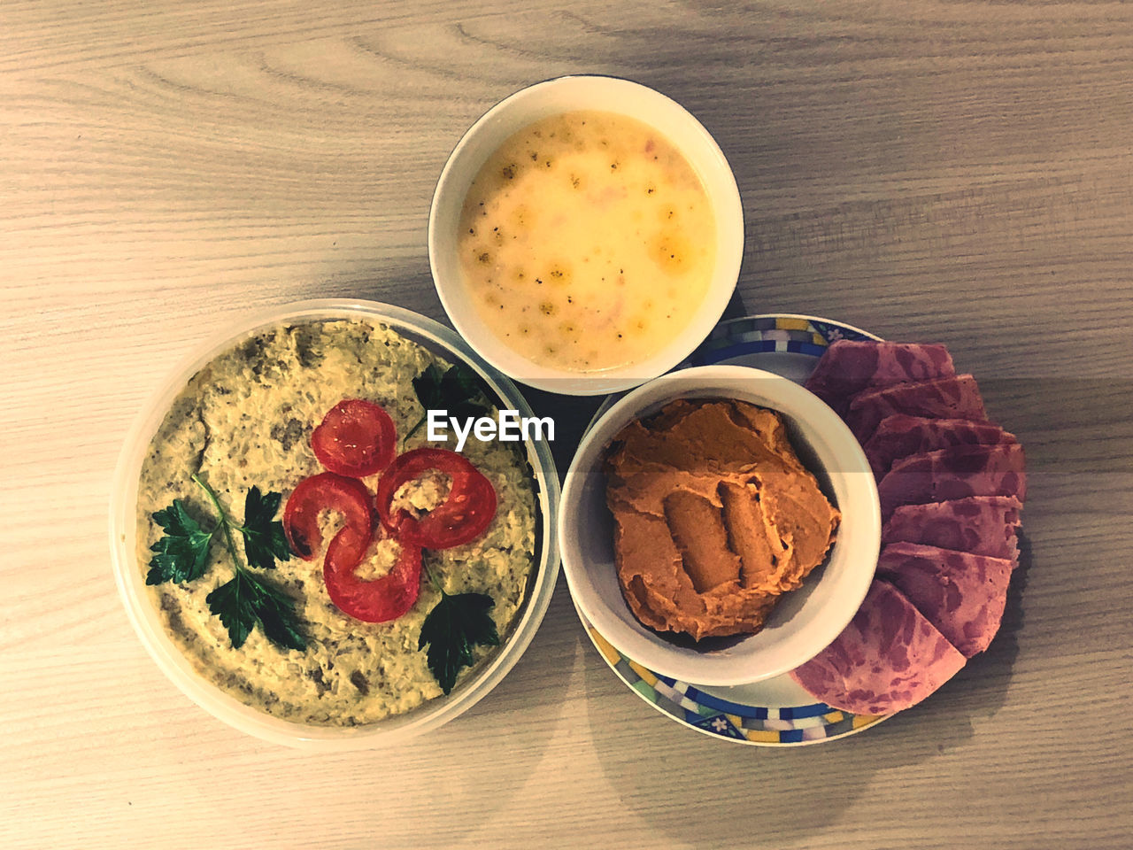 HIGH ANGLE VIEW OF BREAKFAST SERVED IN PLATE