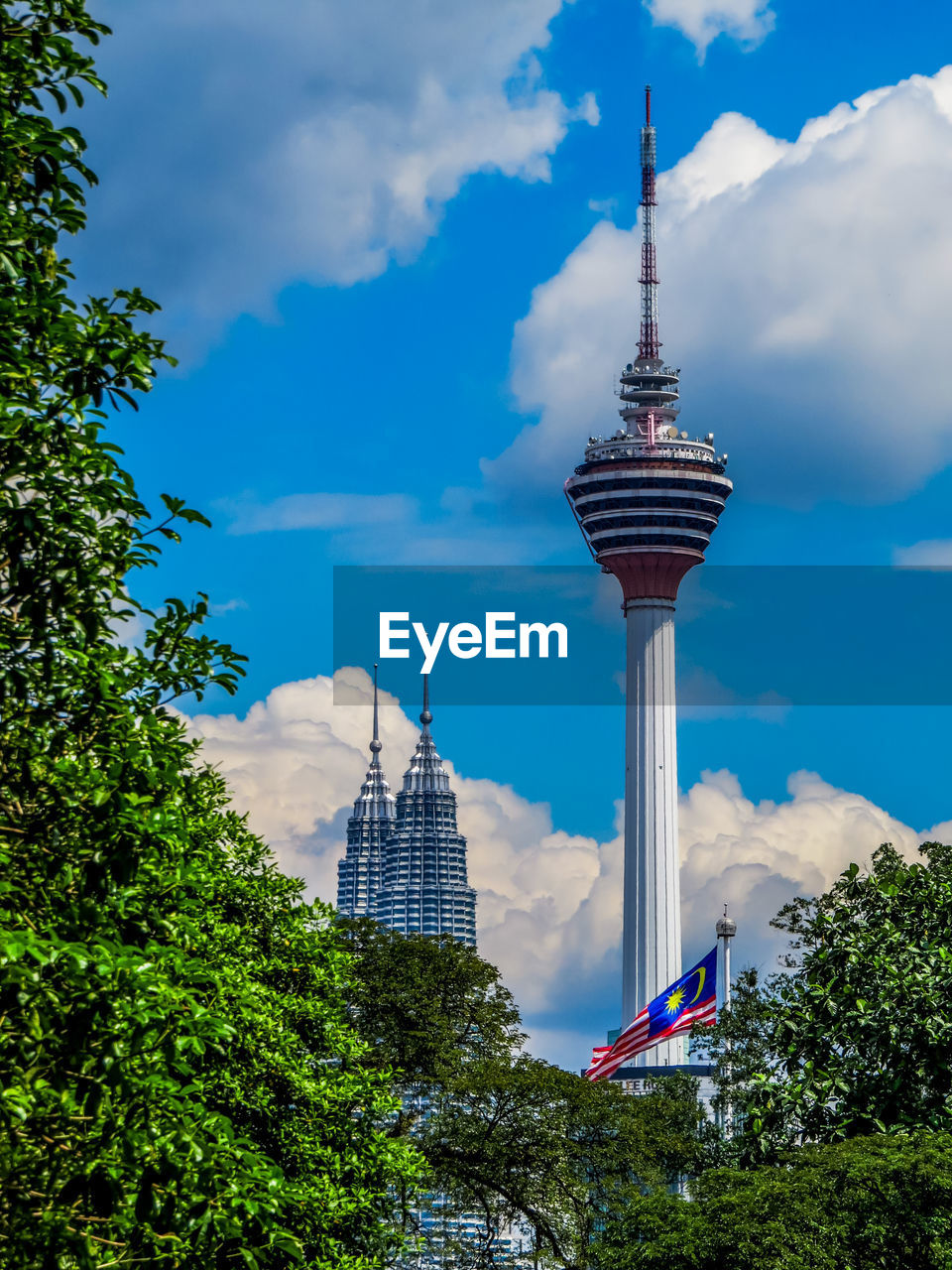 LOW ANGLE VIEW OF MODERN BUILDINGS AGAINST CLOUDY SKY