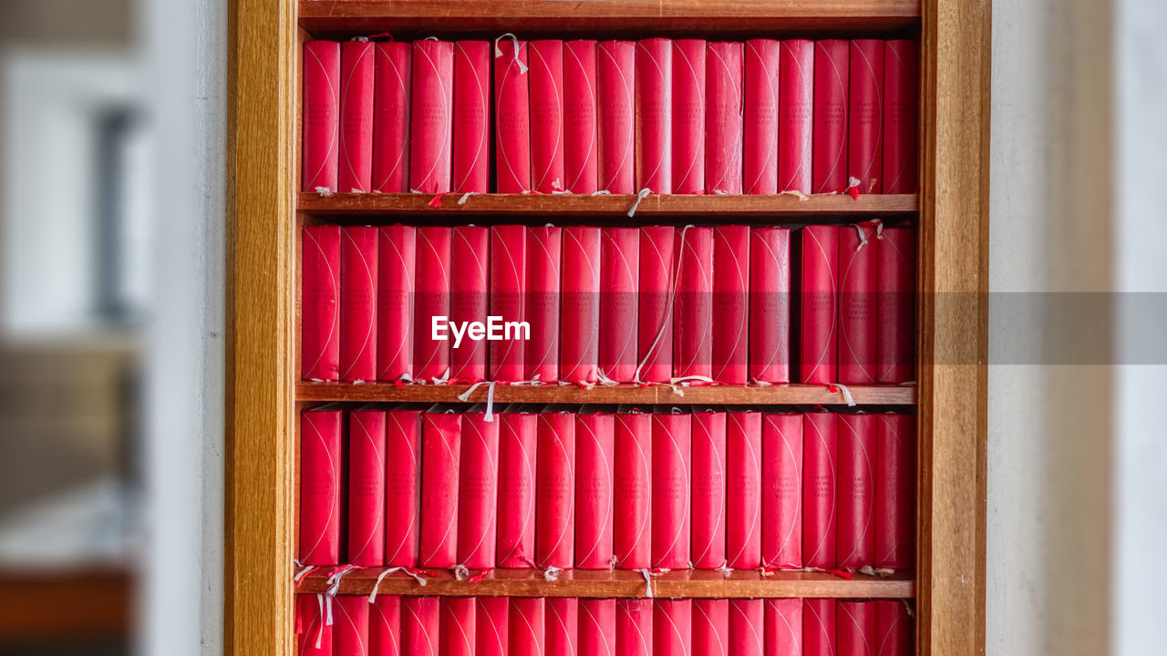 CLOSE-UP OF MULTI COLORED BOOKS IN SHELF