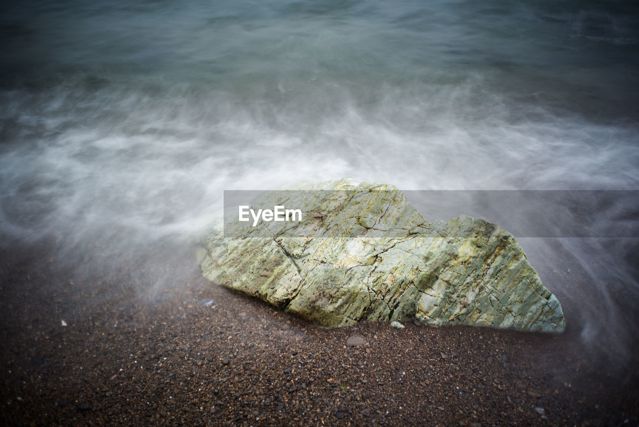 Waves splashing on rocks