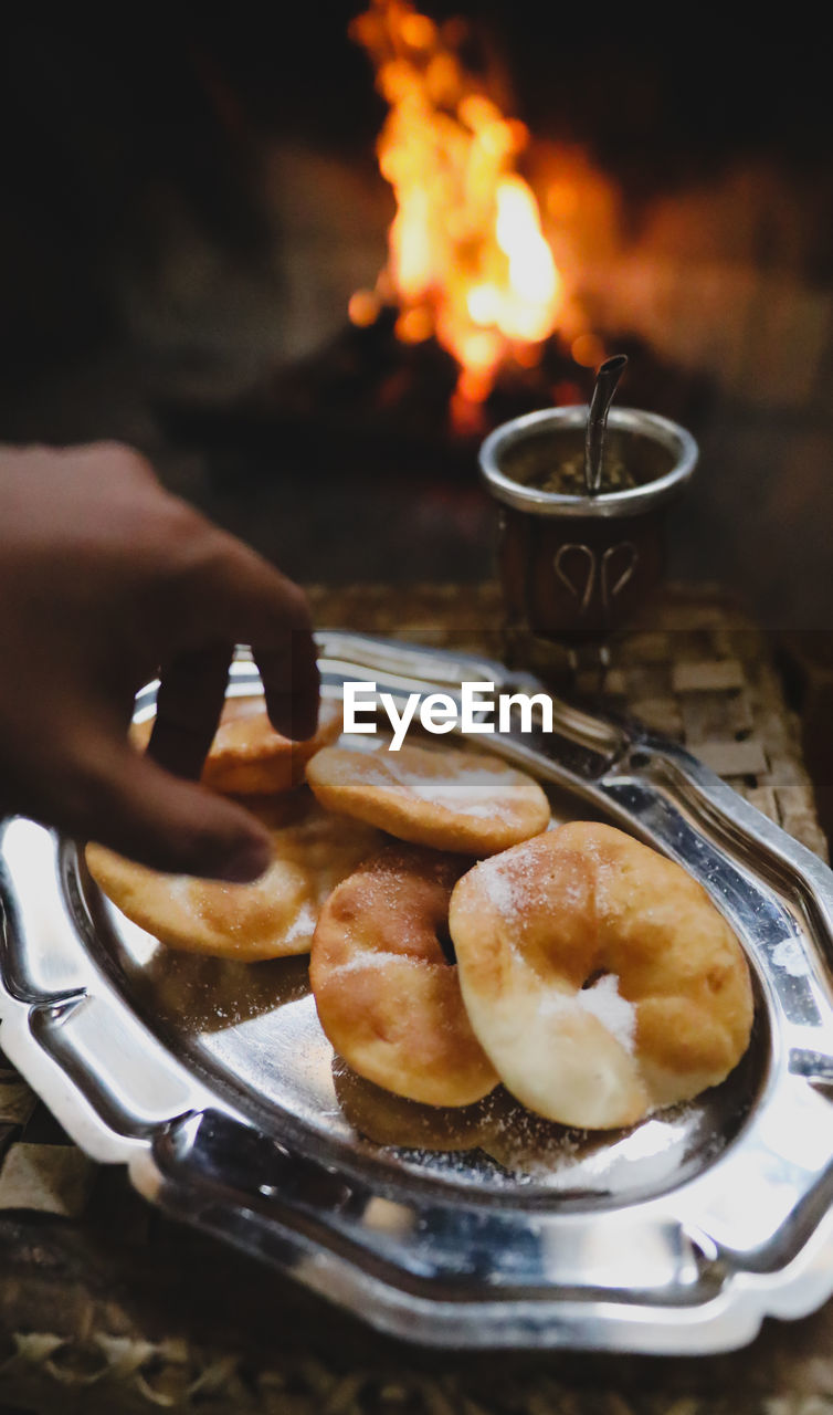 MIDSECTION OF MAN PREPARING FOOD