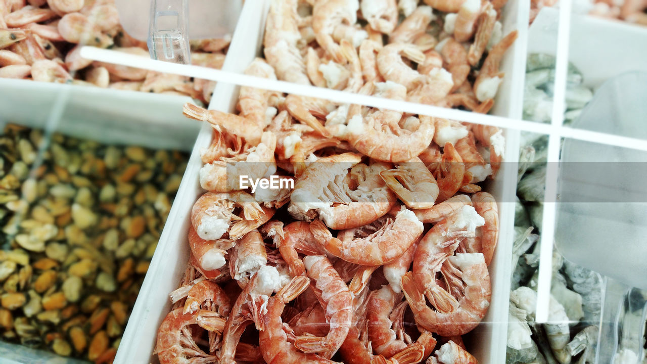 HIGH ANGLE VIEW OF SEAFOOD IN MARKET