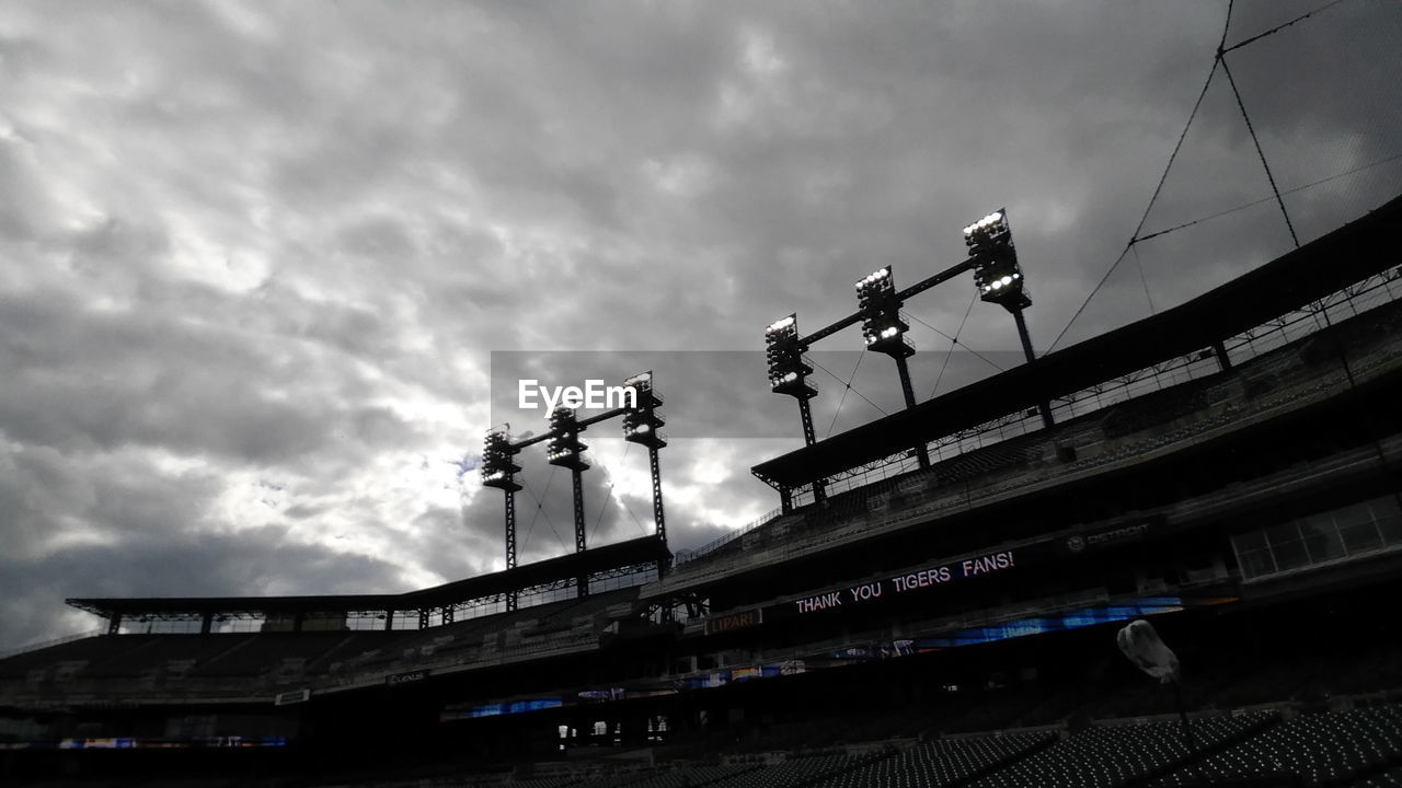 SILHOUETTE CRANE AGAINST CLOUDY SKY