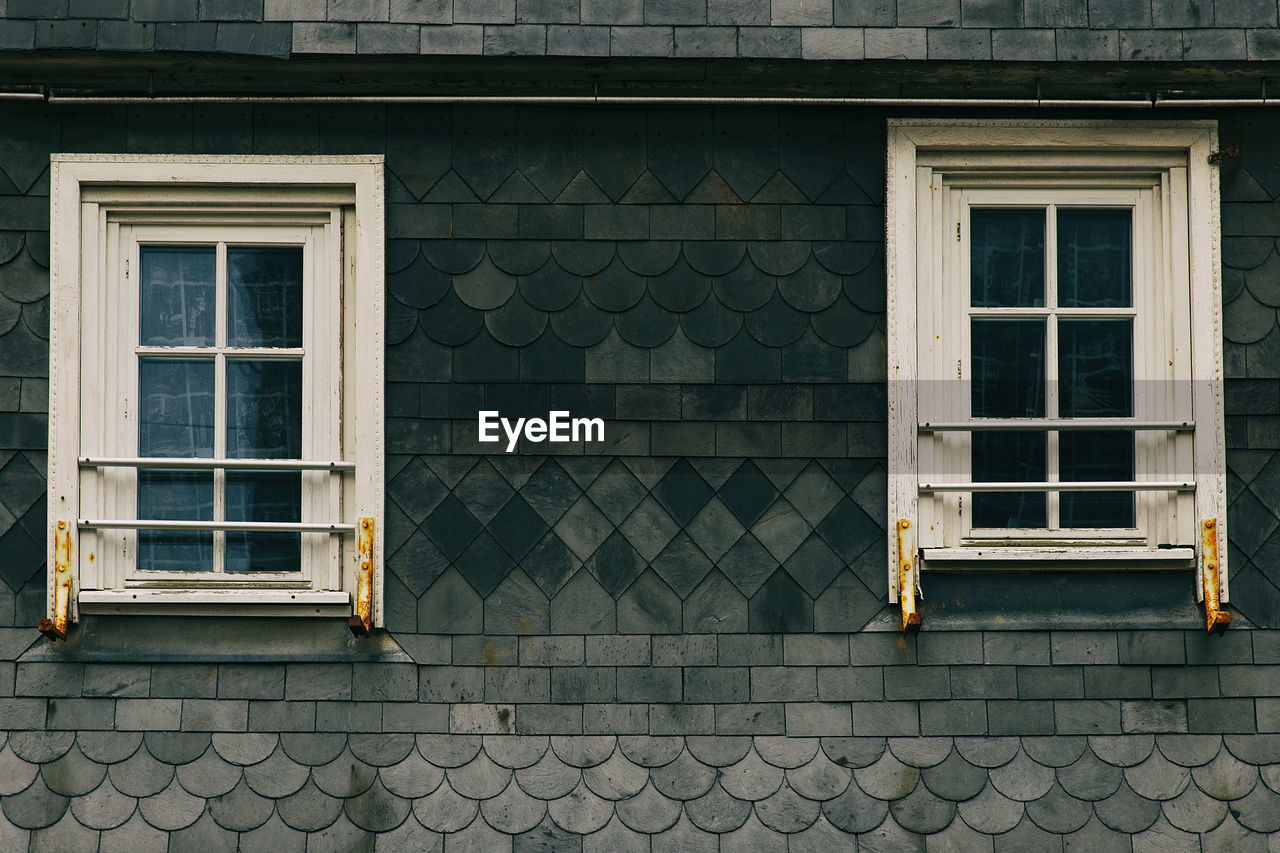 LOW ANGLE VIEW OF WINDOW OF HOUSE