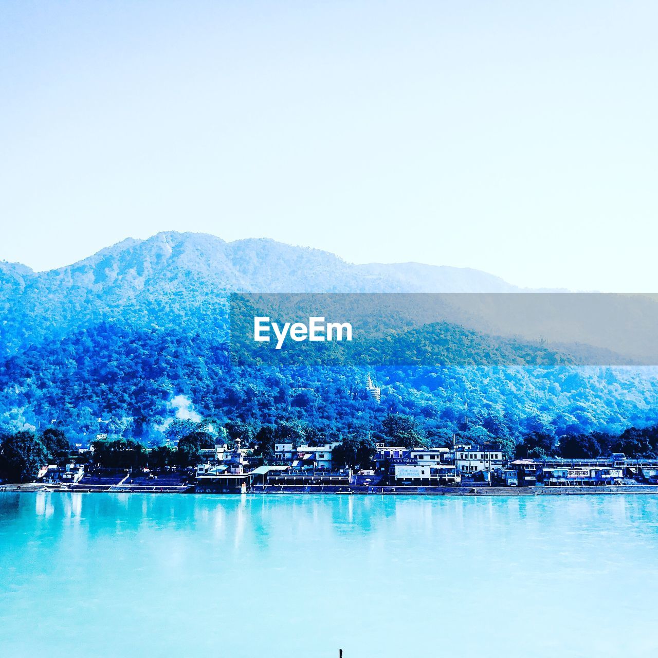 SCENIC VIEW OF LAKE AGAINST CLEAR SKY