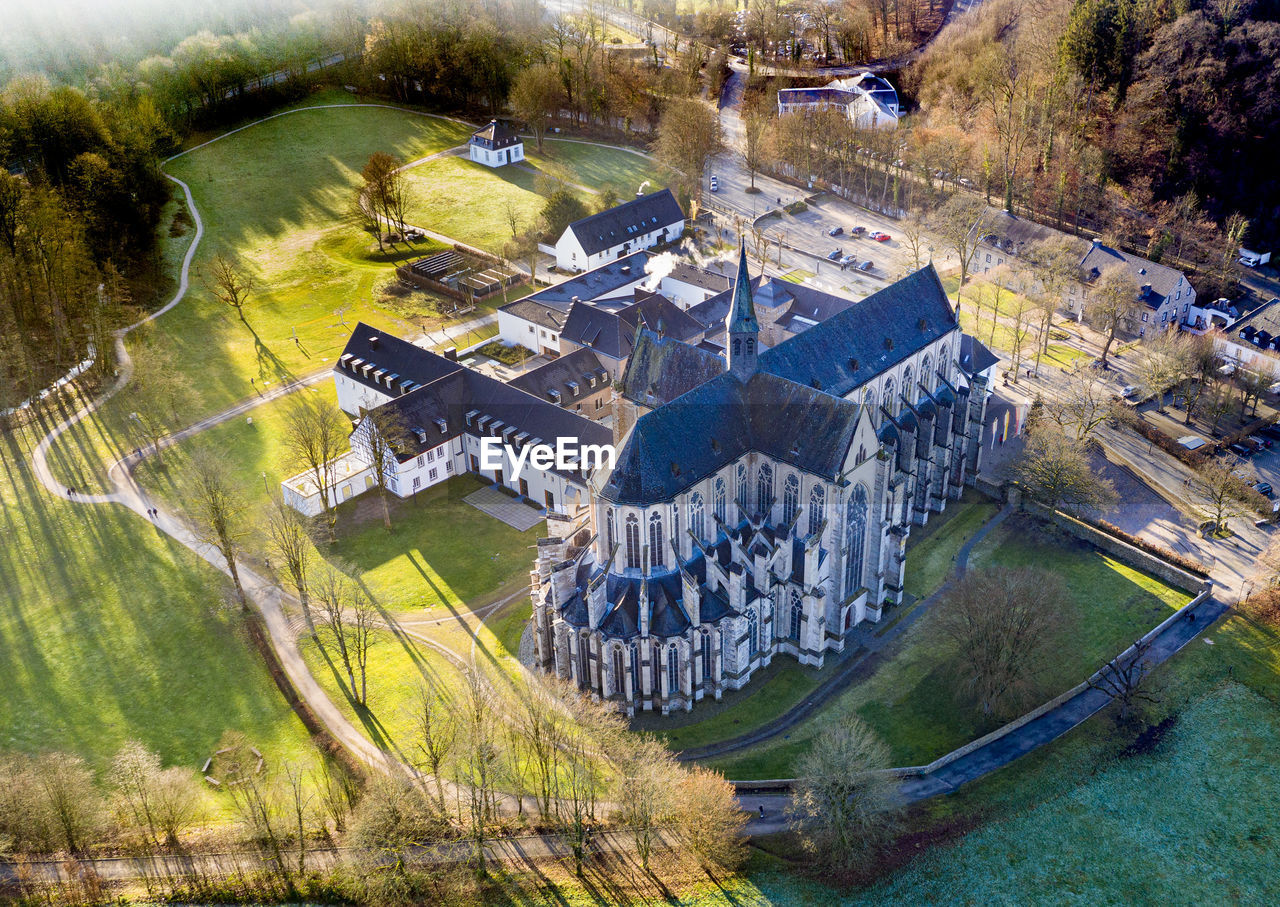 HIGH ANGLE VIEW OF PLANTS AND BUILDINGS IN THE BACKGROUND