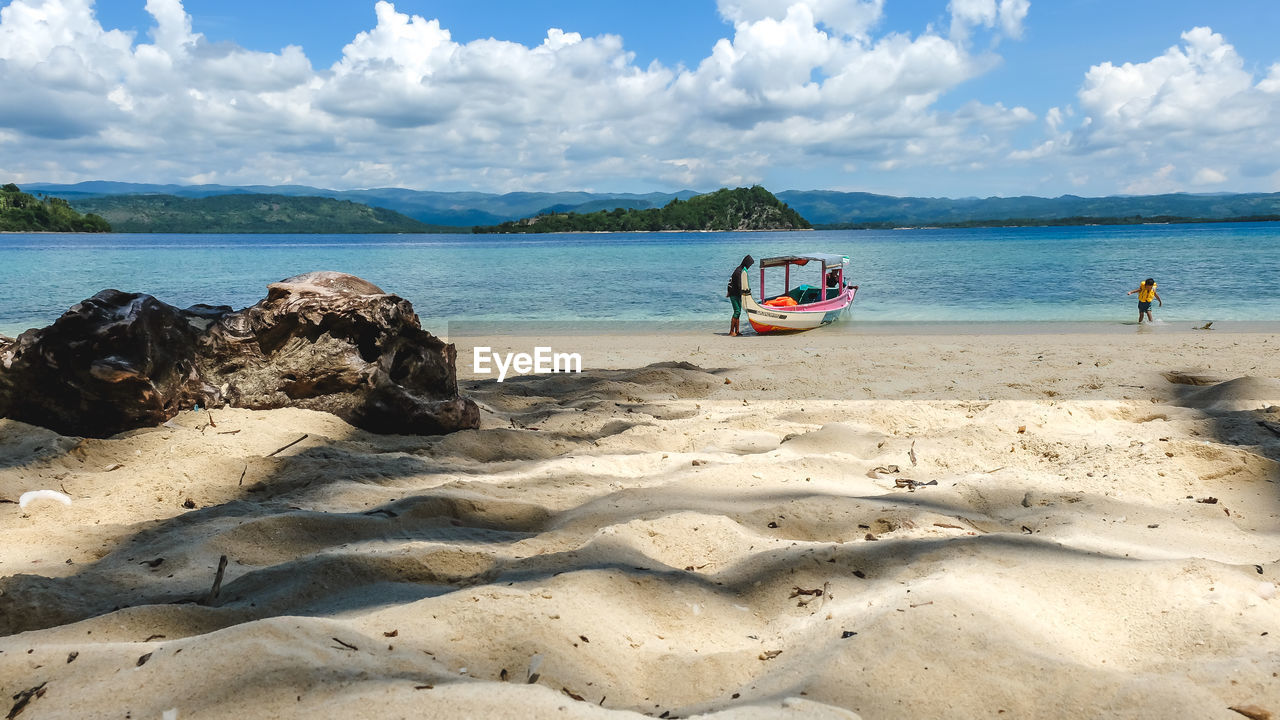 SCENIC VIEW OF BEACH