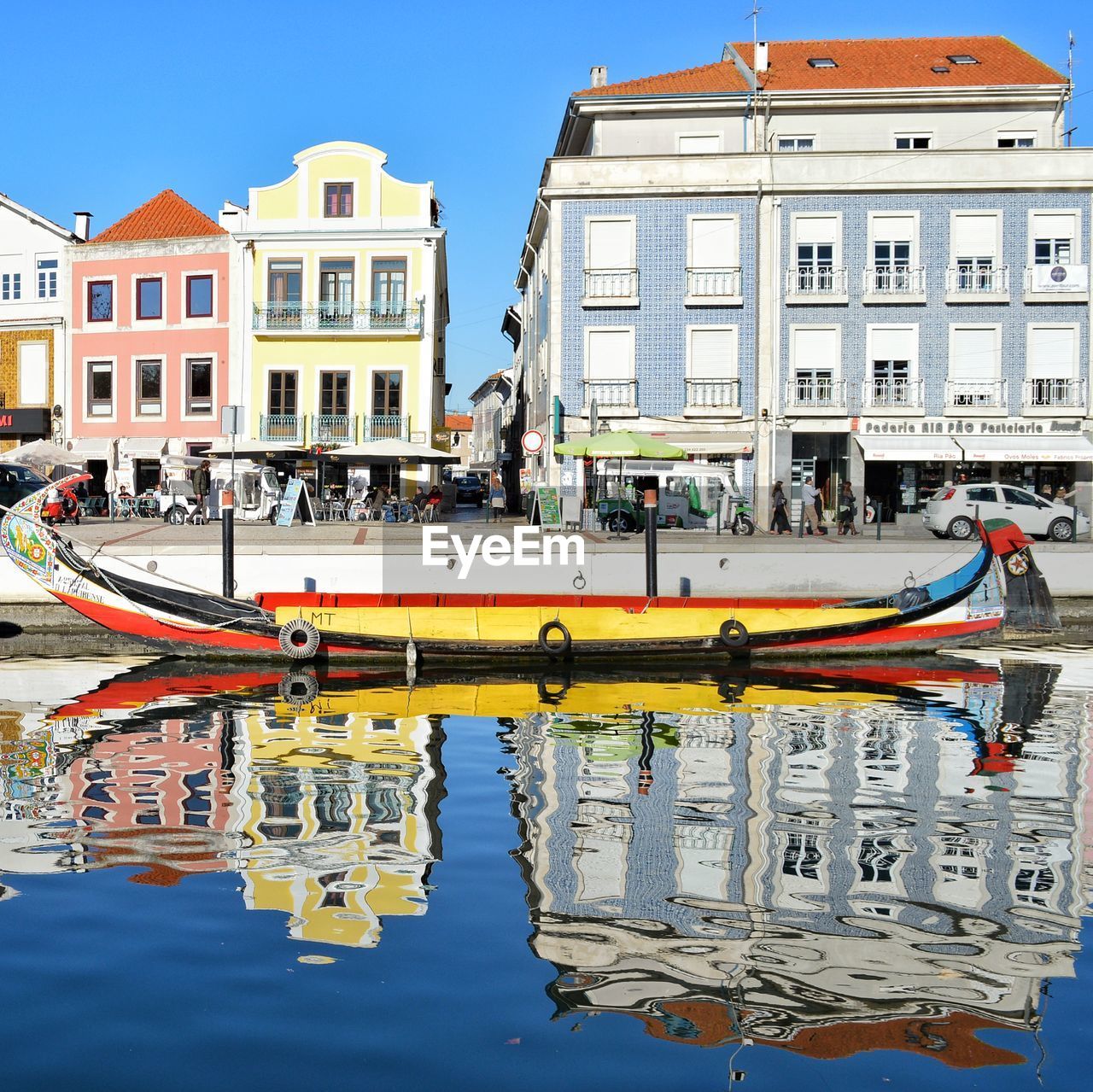 BOATS MOORED ON CANAL AGAINST BUILDINGS IN CITY