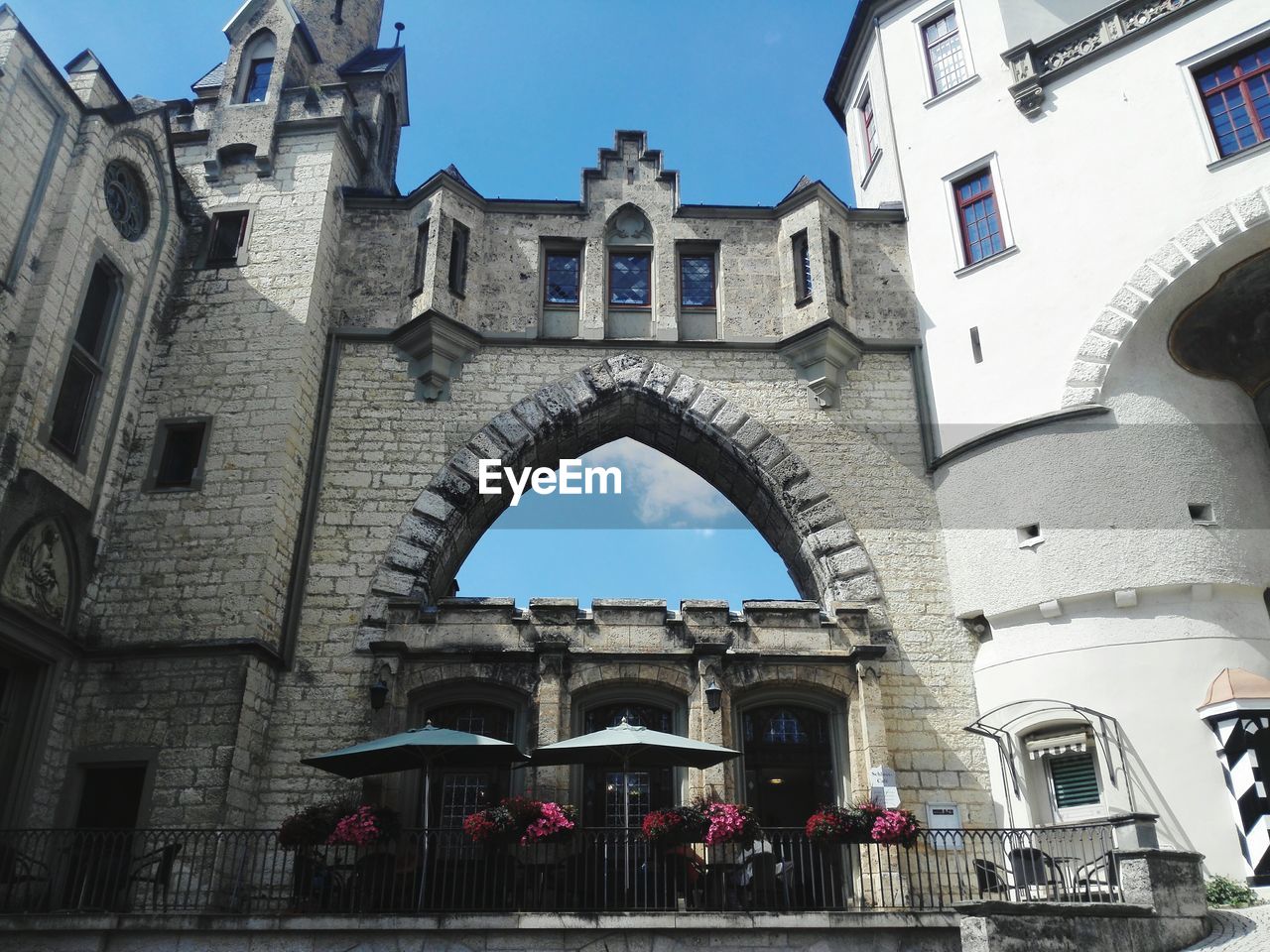 LOW ANGLE VIEW OF CASTLE AGAINST SKY