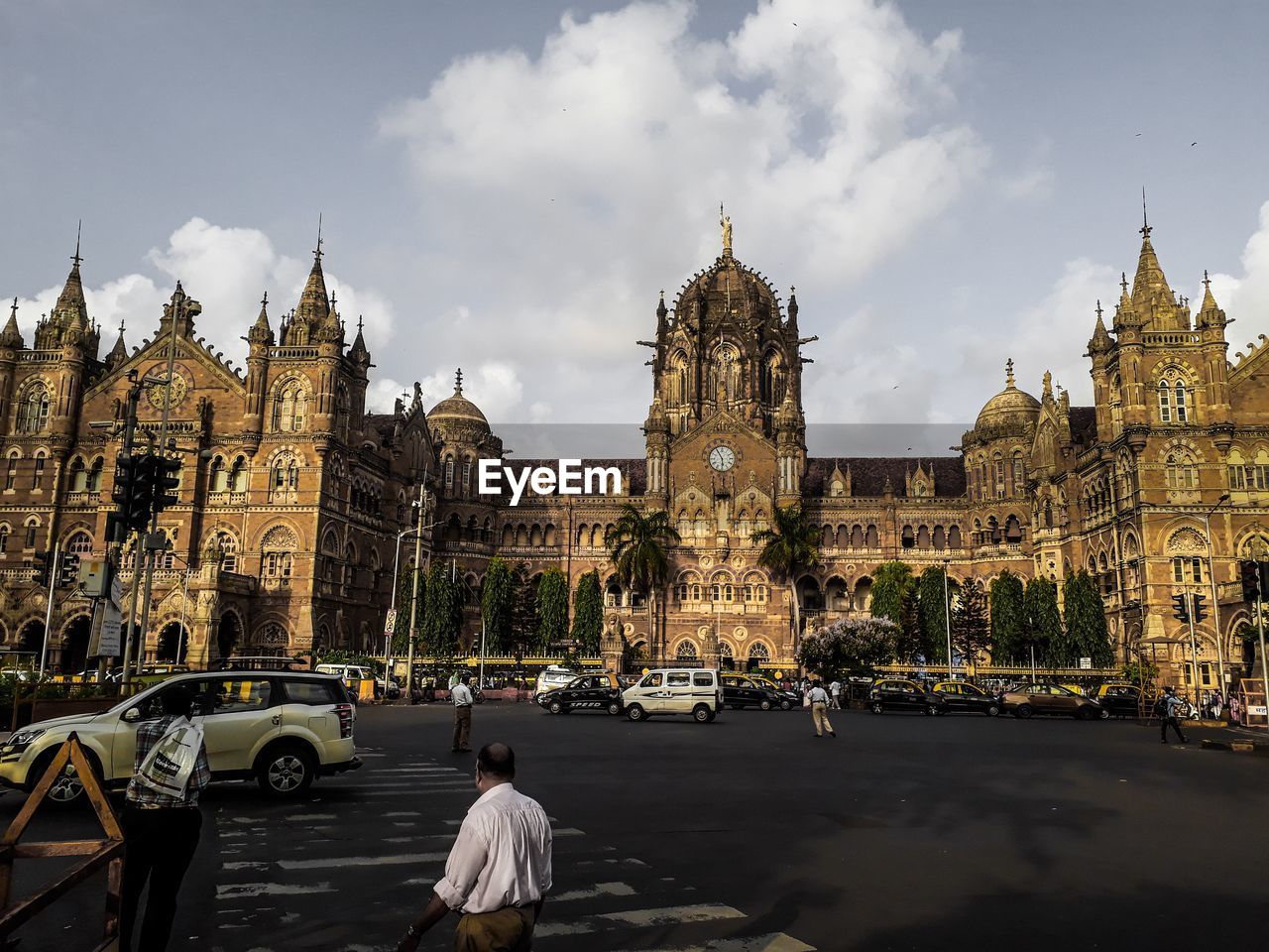 VIEW OF CATHEDRAL IN CITY