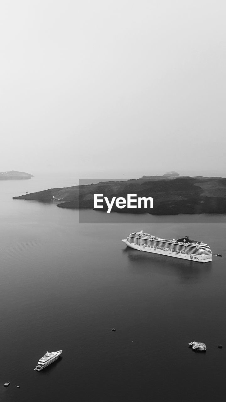 HIGH ANGLE VIEW OF CONTAINER SHIP IN SEA AGAINST SKY