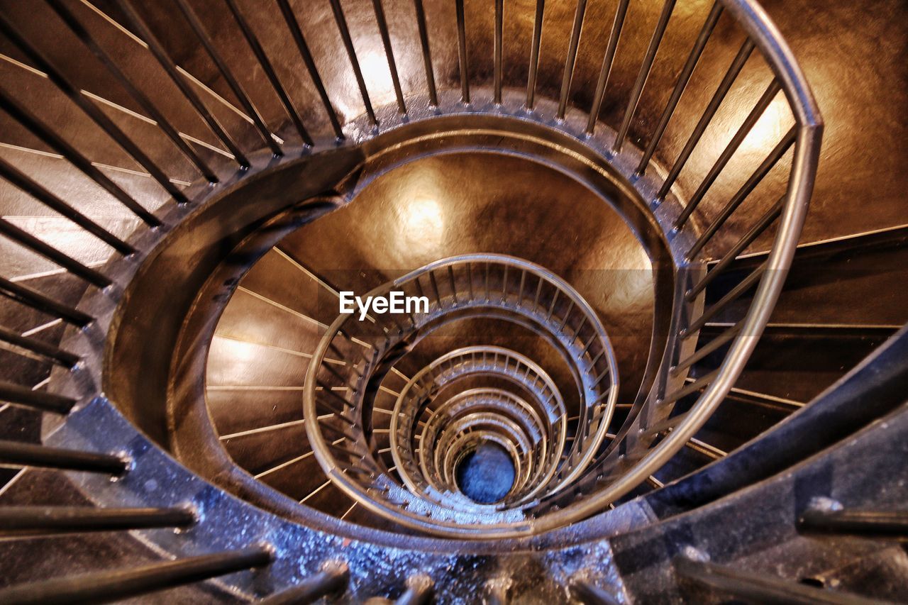 HIGH ANGLE VIEW OF SPIRAL STAIRCASE