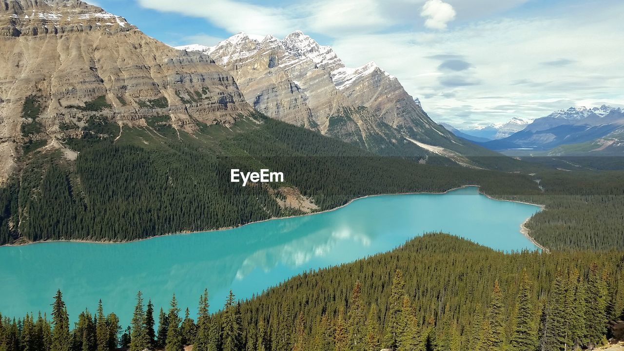 Panoramic view of lake and mountains against sky