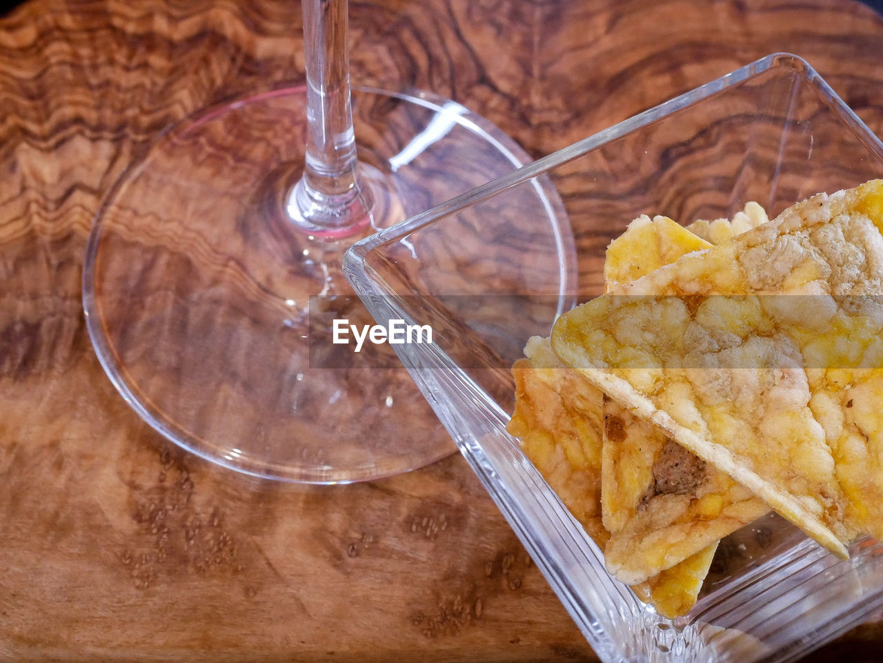 HIGH ANGLE VIEW OF ICE CREAM ON GLASS TABLE