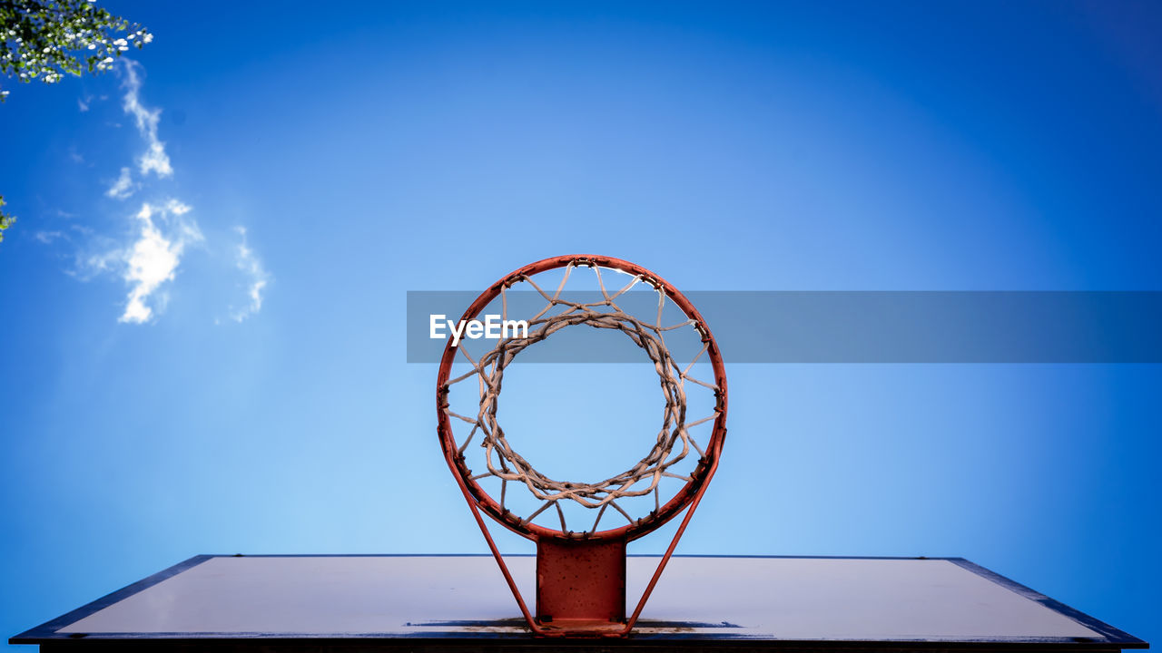 LOW ANGLE VIEW OF BASKETBALL HOOP AGAINST CLEAR SKY