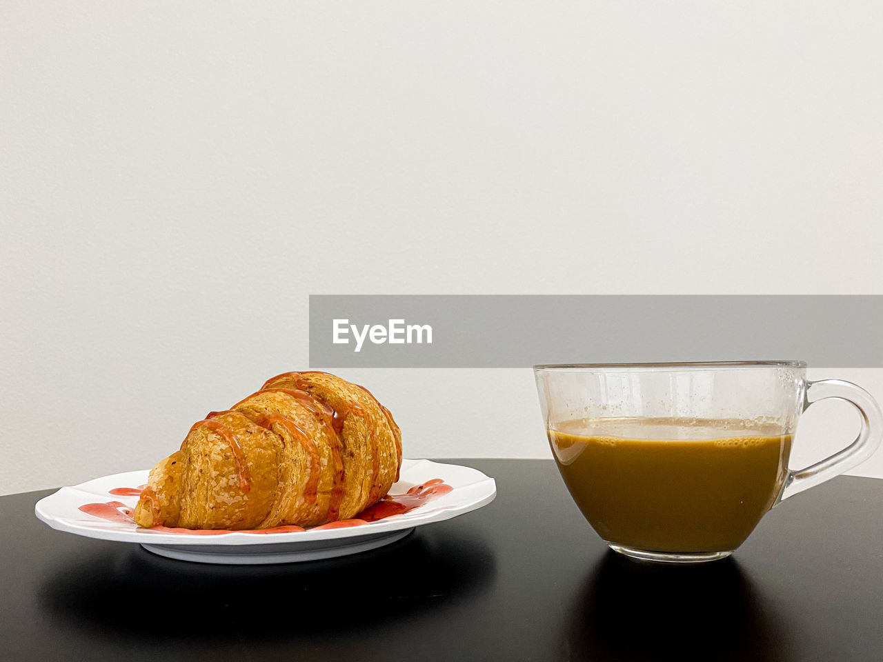 CLOSE-UP OF BREAKFAST SERVED IN PLATE