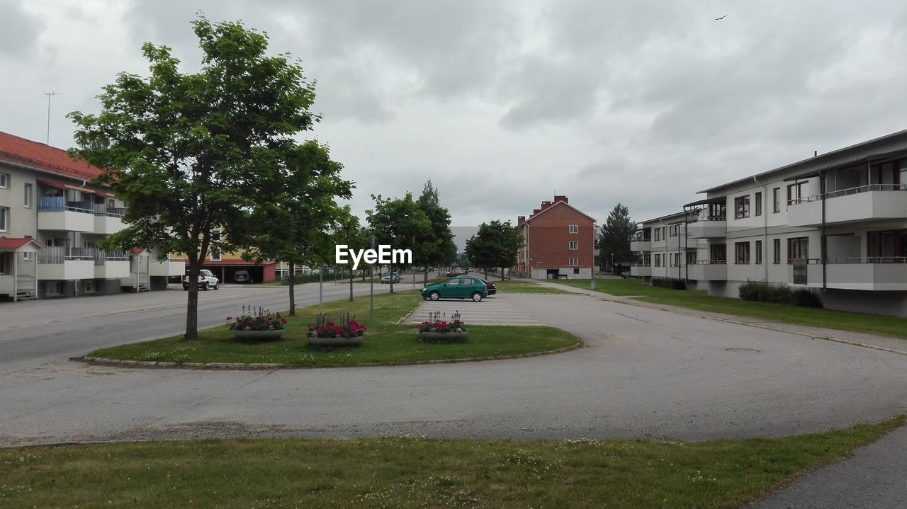 CARS ON ROAD BY HOUSES IN TOWN