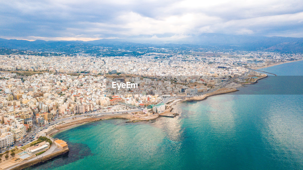 HIGH ANGLE VIEW OF CITY AT WATERFRONT