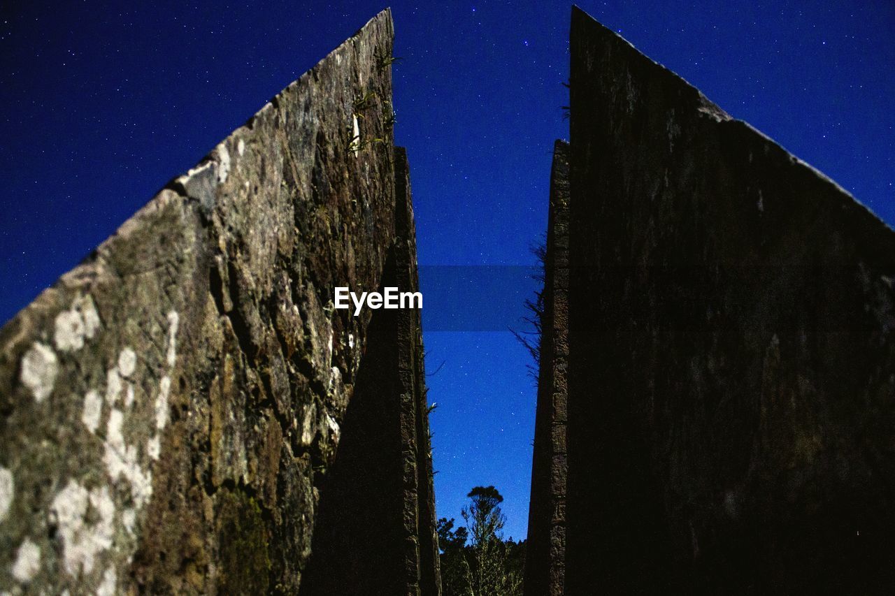 LOW ANGLE VIEW OF BUILT STRUCTURE AGAINST CLEAR SKY