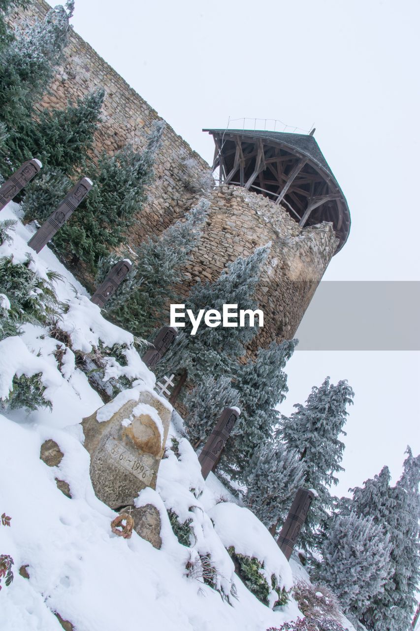 BUILT STRUCTURE IN WINTER AGAINST SKY