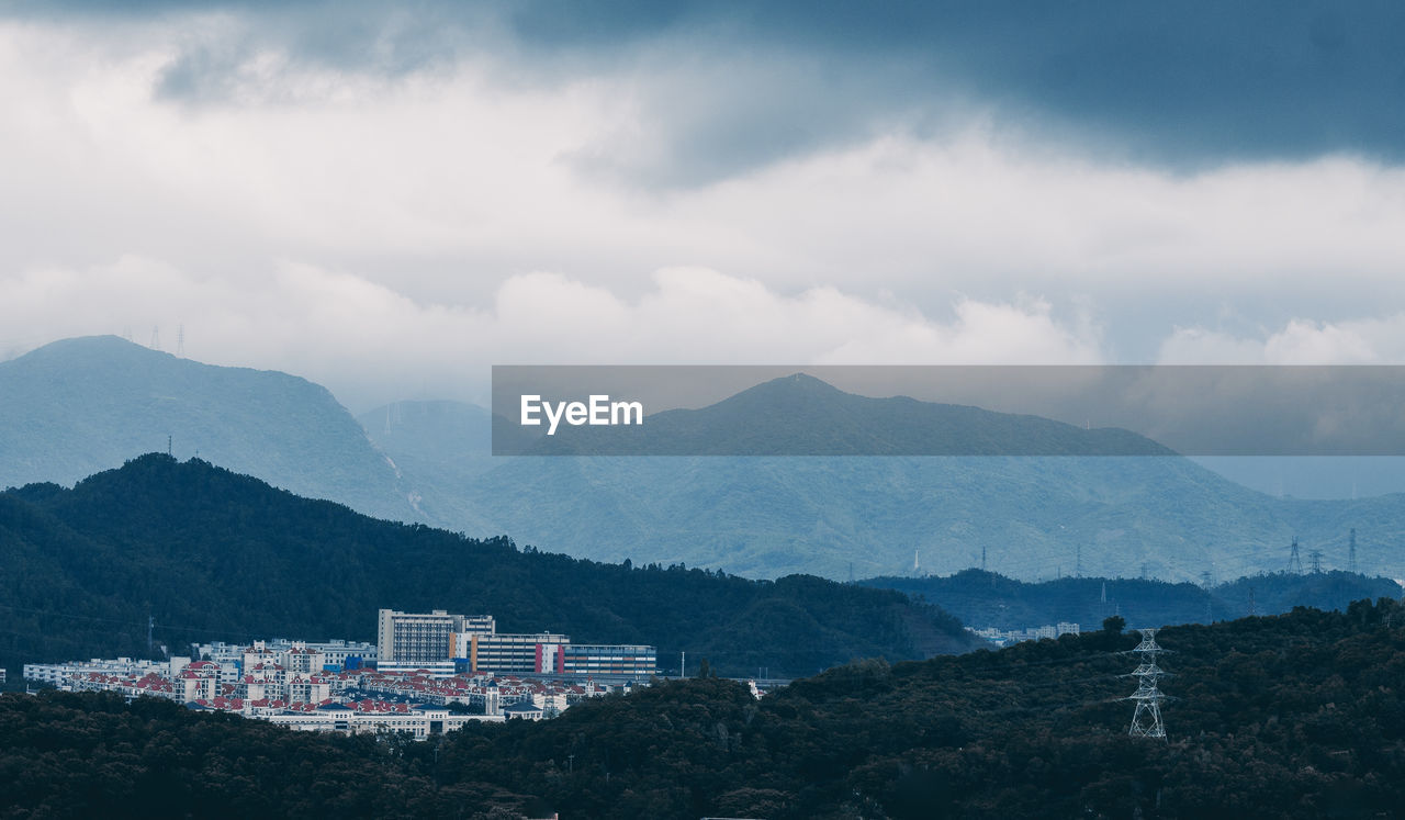 SCENIC VIEW OF MOUNTAIN AGAINST SKY