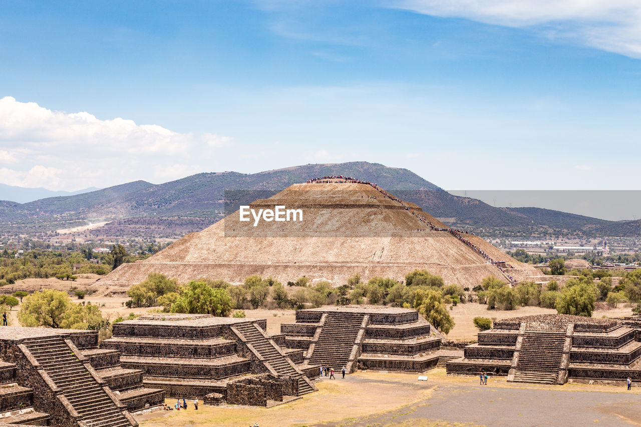 Scenic view of the sun's pyramid in teotihuacan, mexico.