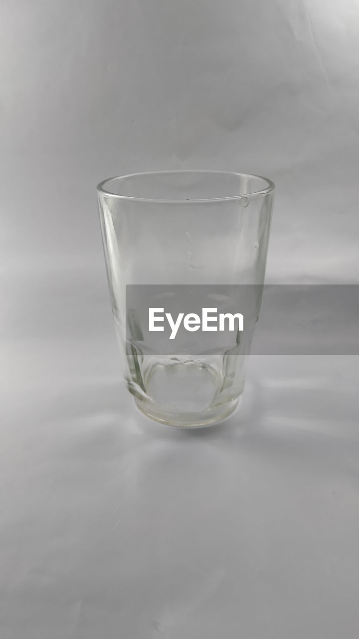 CLOSE-UP OF GLASS OF WATER