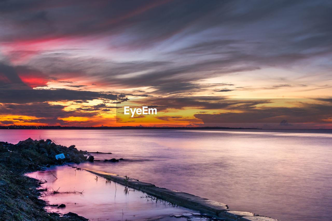 SCENIC VIEW OF SEA AGAINST ROMANTIC SKY