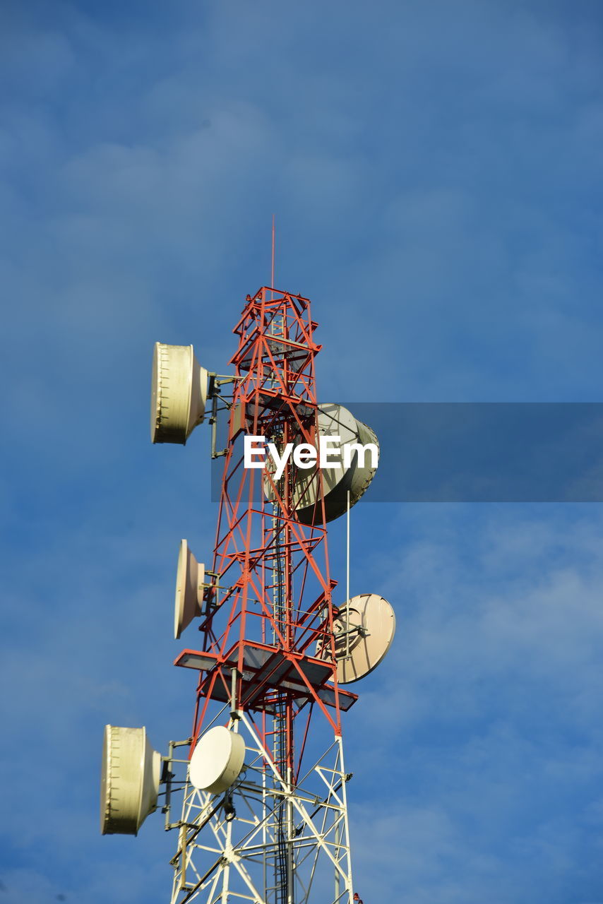 sky, blue, global communications, technology, satellite, communication, wireless technology, basketball, vehicle, satellite dish, aircraft, cloud, basketball hoop, computer network, no people, low angle view, broadcasting, internet, nature, telecommunications engineering, telecommunications equipment, antenna, global business, aviation, copy space, outdoors