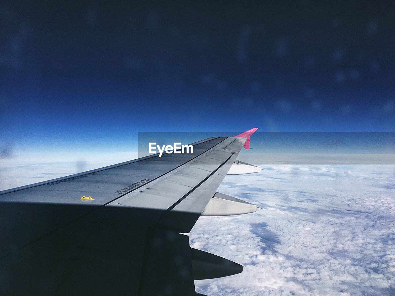 VIEW OF AIRPLANE WING