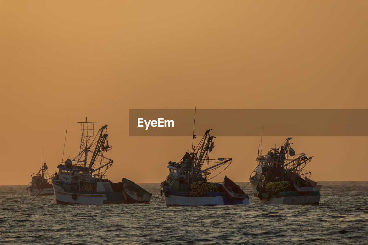 SAILBOATS IN SEA AGAINST CLEAR SKY