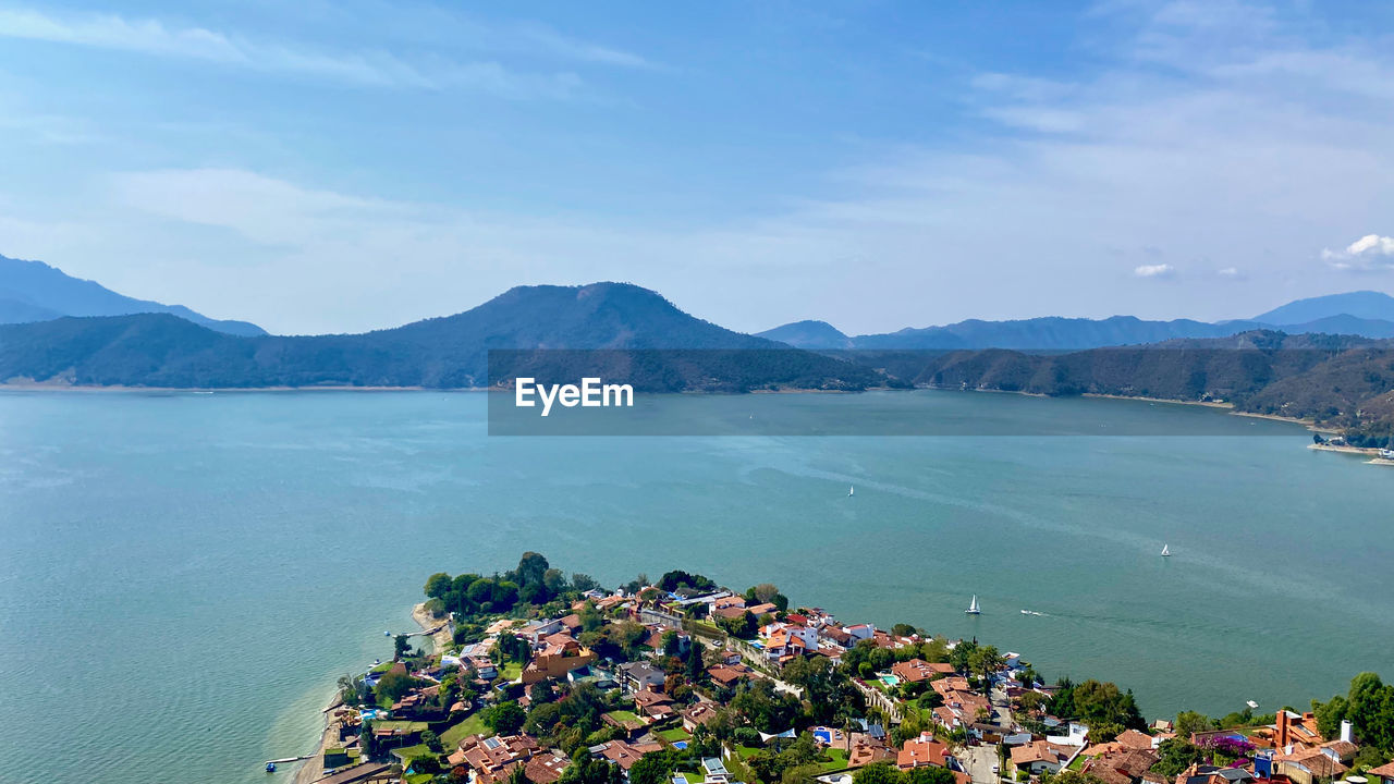 PANORAMIC VIEW OF SEA AND MOUNTAINS AGAINST SKY