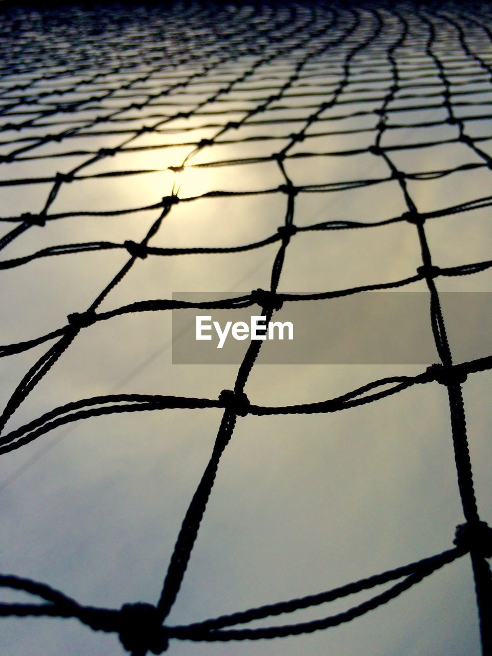 CLOSE-UP OF CHAINLINK FENCE