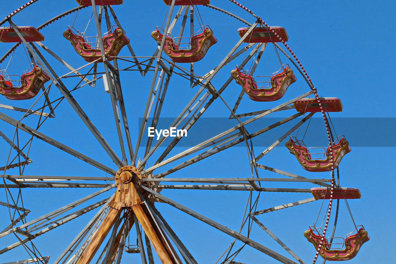 LOW ANGLE VIEW OF FERRIS WHEEL AGAINST SKY