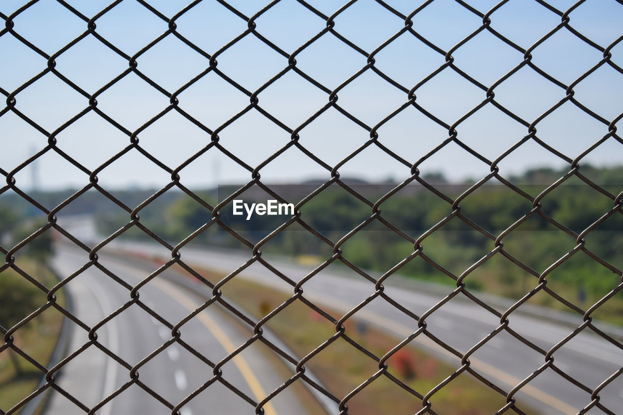 fence, chainlink fence, chain-link fencing, security, protection, pattern, net, metal, outdoor structure, no people, home fencing, sky, backgrounds, mesh, day, wire, full frame, wire mesh, focus on foreground, outdoors, nature, sports, wire fencing, close-up, line, architecture