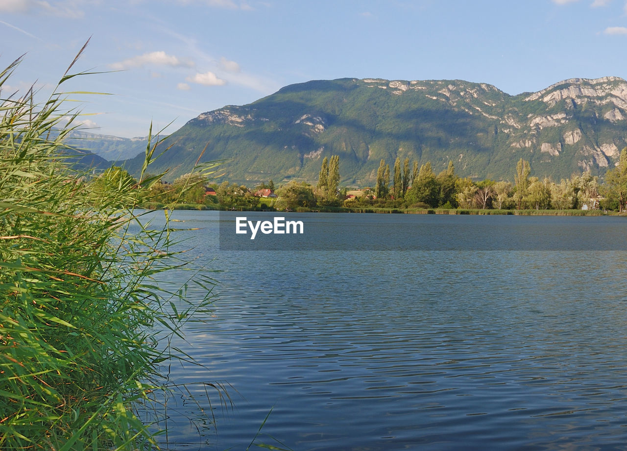 SCENIC VIEW OF LAKE AGAINST MOUNTAINS