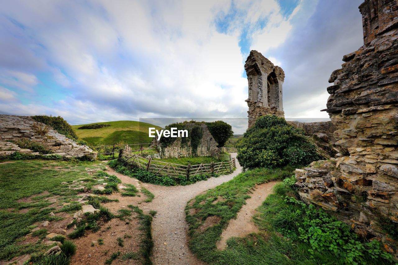 PANORAMIC VIEW OF CASTLE AGAINST CLOUDY SKY