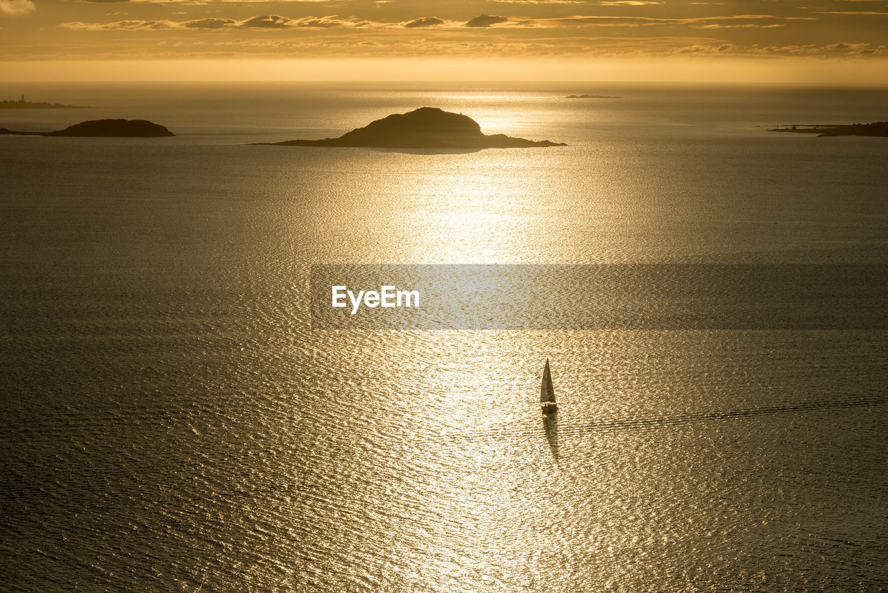 VIEW OF SEA AGAINST SKY DURING SUNSET